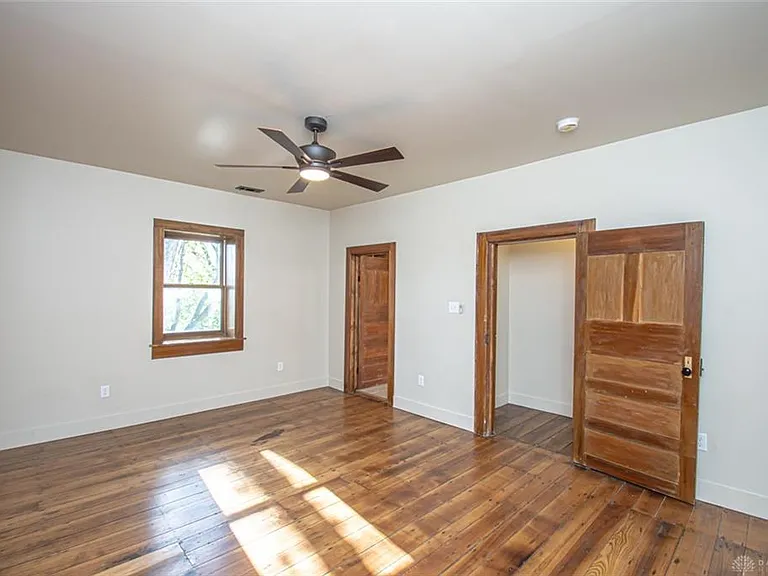 117 Montgomery Ave — Photo 48