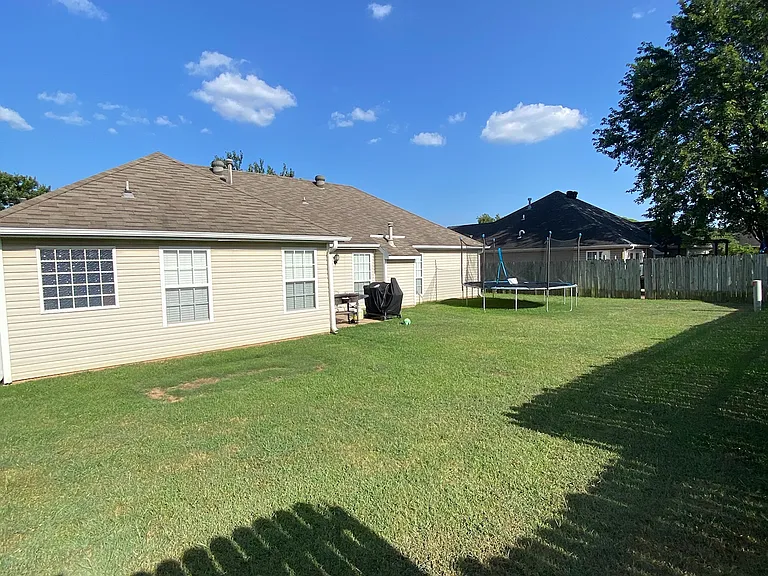 610 Topaz St — Photo 22