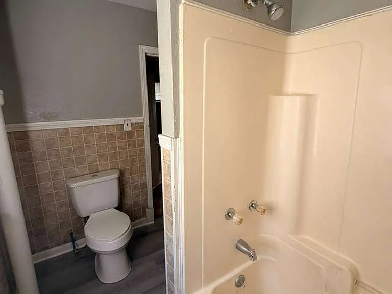 1204 Camden St — Photo 15