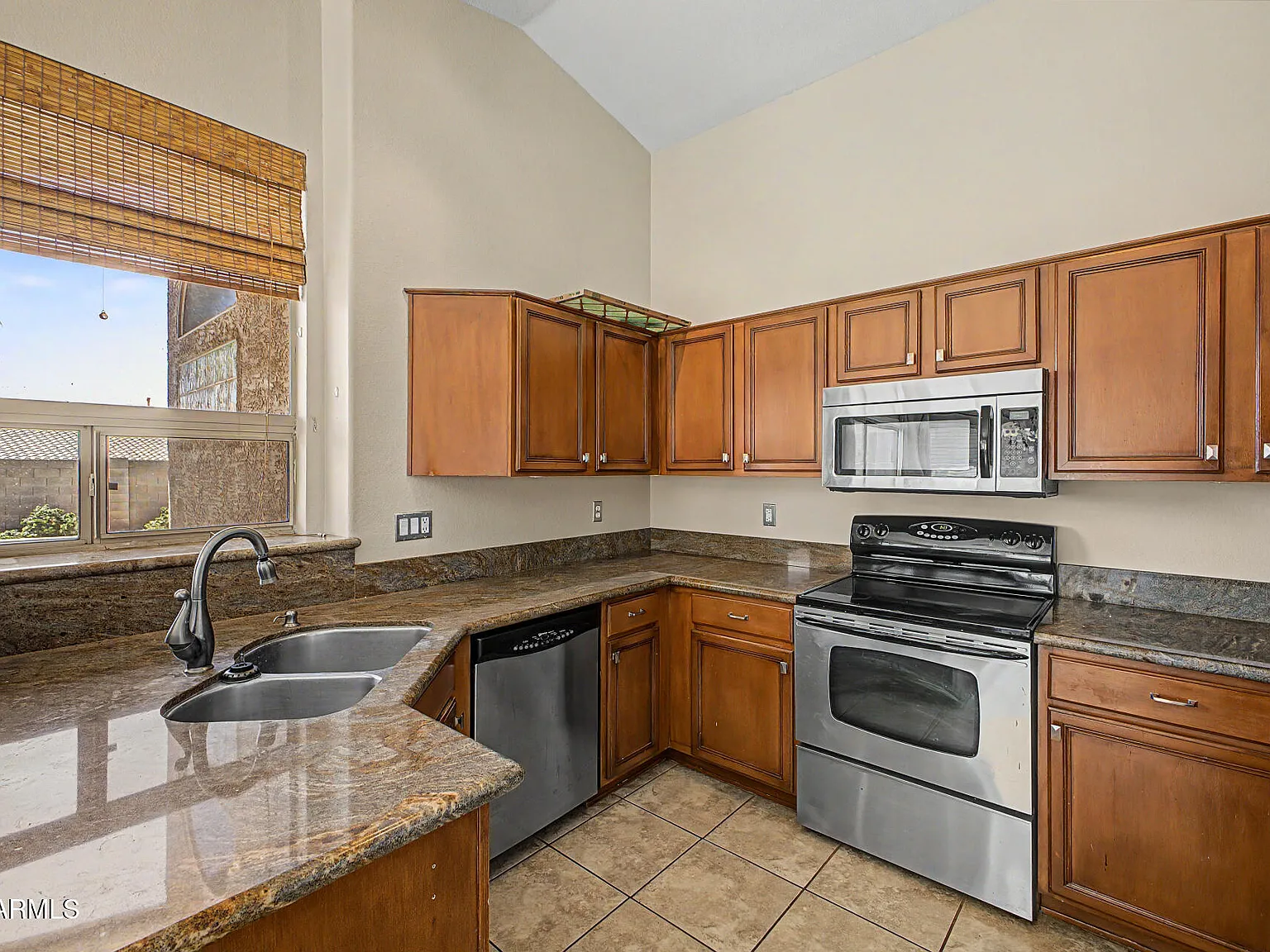 4 bed, 2.0 bath, 1508 sqft, $3,200 — Photo 3