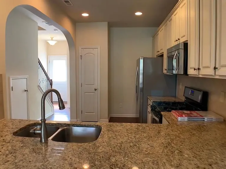 77 Pocono Dr — Photo 3