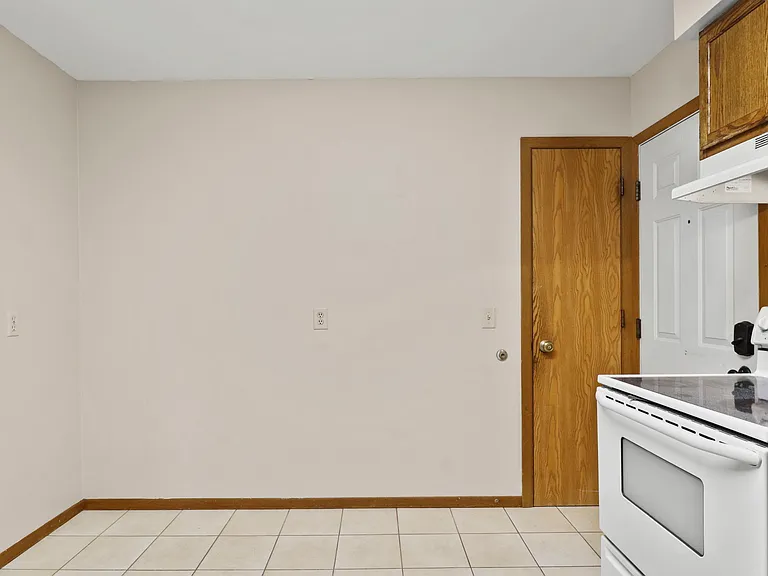 114 W Grant St #2 — Photo 6