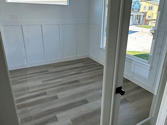 5th image of 213 W Sicula Rd