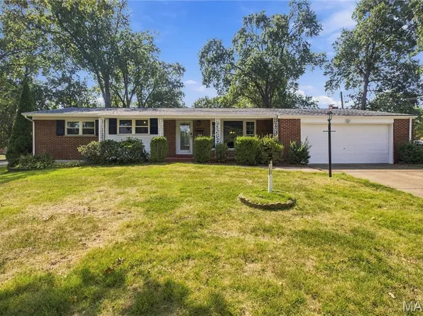 530 Mid Meadows Ln, Saint Louis, MO 63122