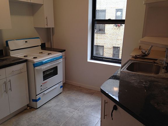 2nd image of 605 E 16th St APT 2D