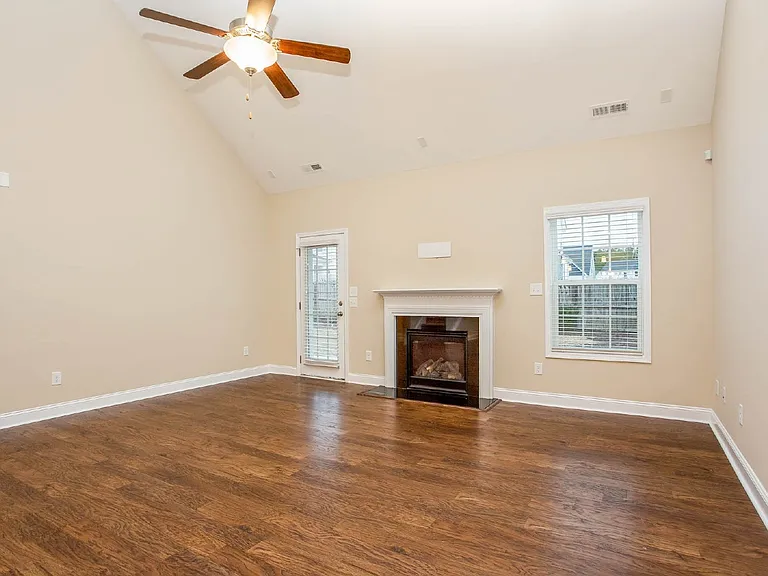 674 Stonebriar Ave — Photo 9