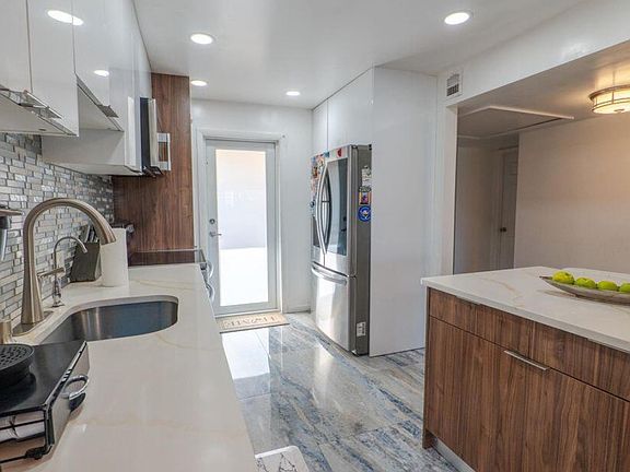 3rd image of 2801 N Palm Aire Dr #410R