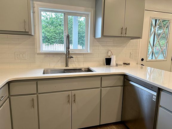 3rd image of 450 Keller Ave