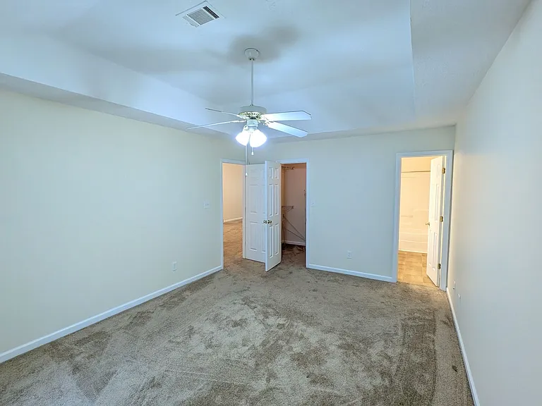 526 Edgecliff Ln — Photo 10