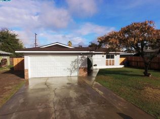 1484 W Maple Ave, Tulare, CA 93274
