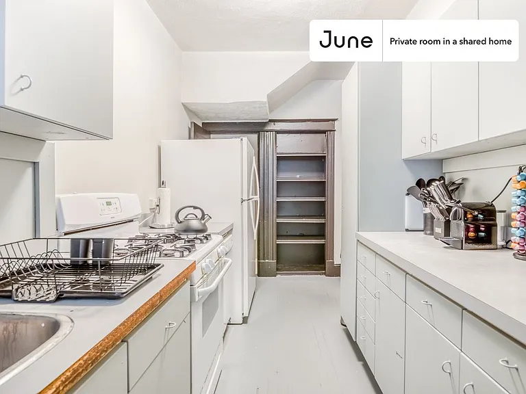 2716 Woodley Pl NW #A — Photo 5