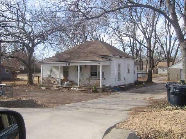 1st image of 909 Cedardale Dr