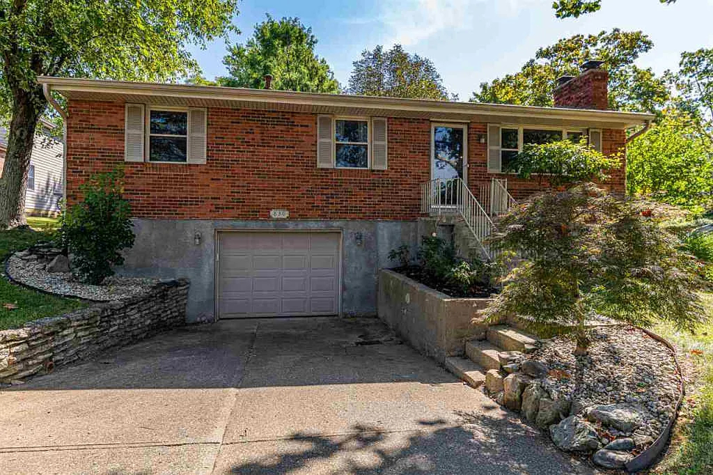 830 Rogers Rd photo 1