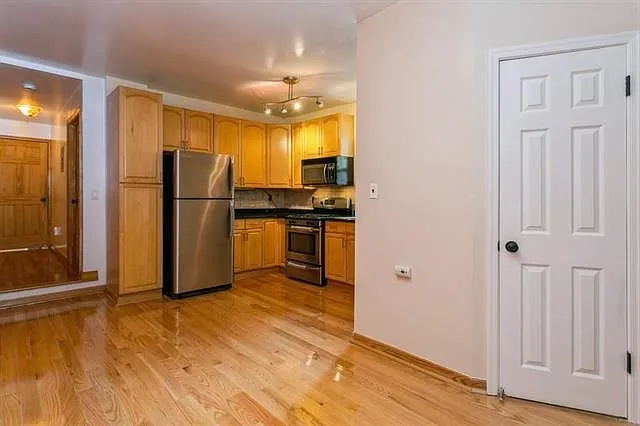 320 6th St #1 — Photo 2