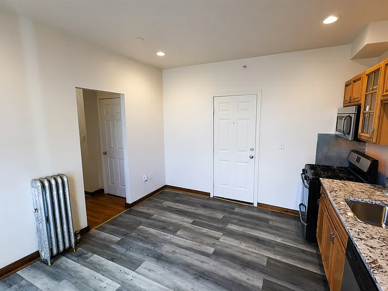 100 Seaver St #12A — Photo 5