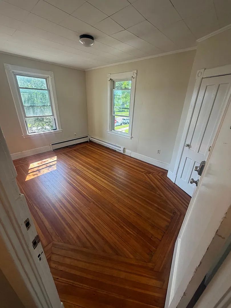 282 Manning Blvd — Photo 2