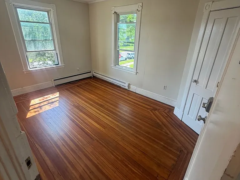 282 Manning Blvd — Photo 2