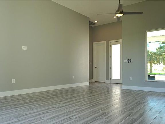 5th image of 800 Hastings Dr