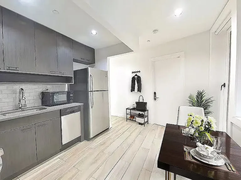 324 Grand St #6A — Photo 12