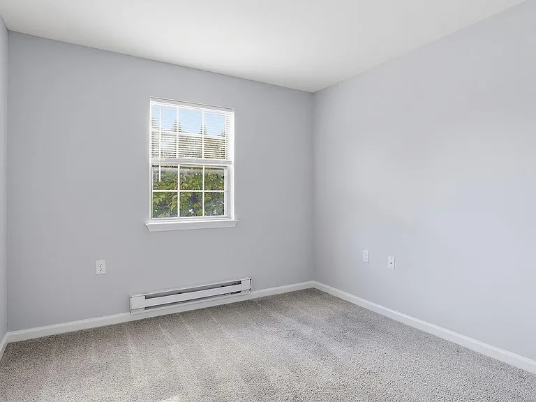 Waters Edge Apartments — Photo 60