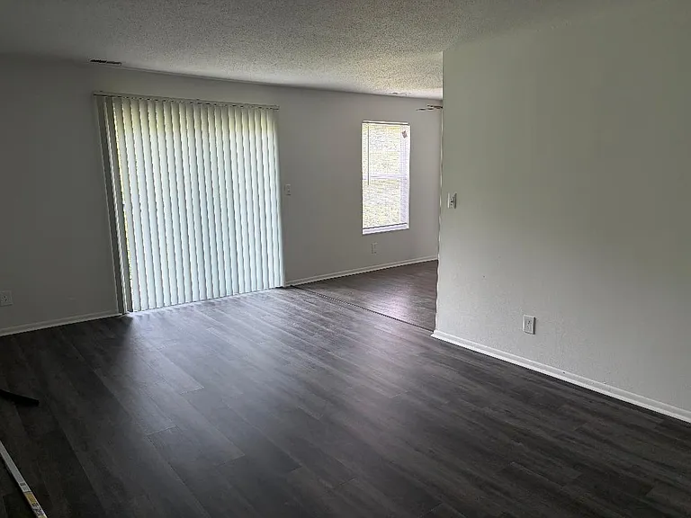 240 Grovewood Pl — Photo 3
