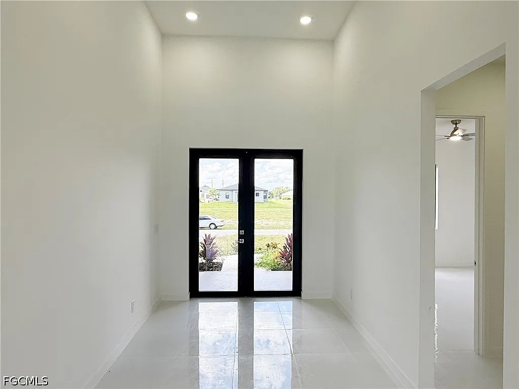 4 bed, 3.0 bath, 1905 sqft, $2,200 — Photo 4