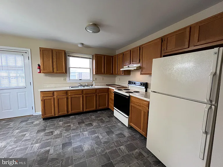 704A Thomas Ln — Photo 4