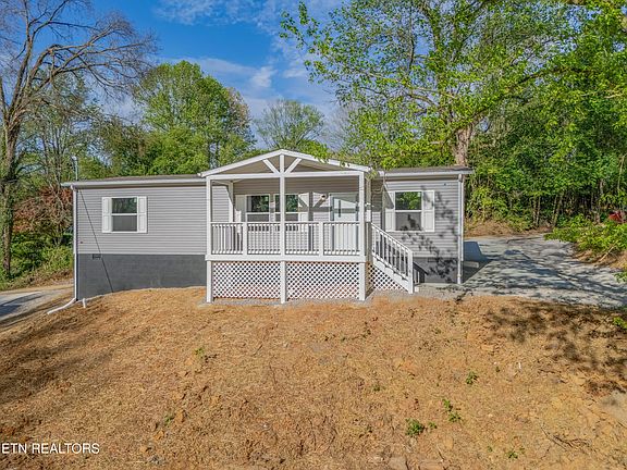 2nd image of 1148 Valley Dr SW
