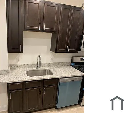 135 Adams St NW — Photo 6