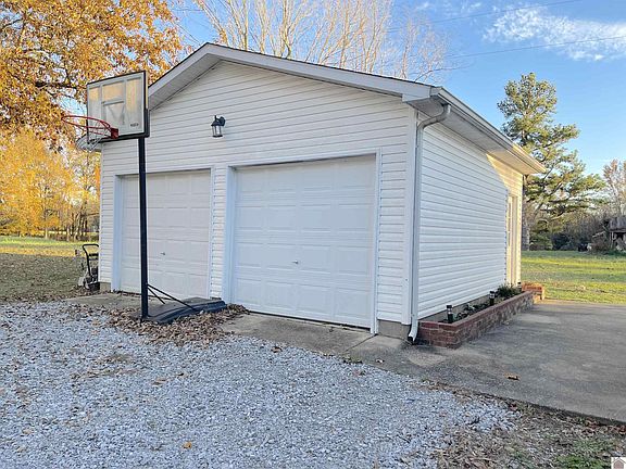 4th image of 610 Fox Rd