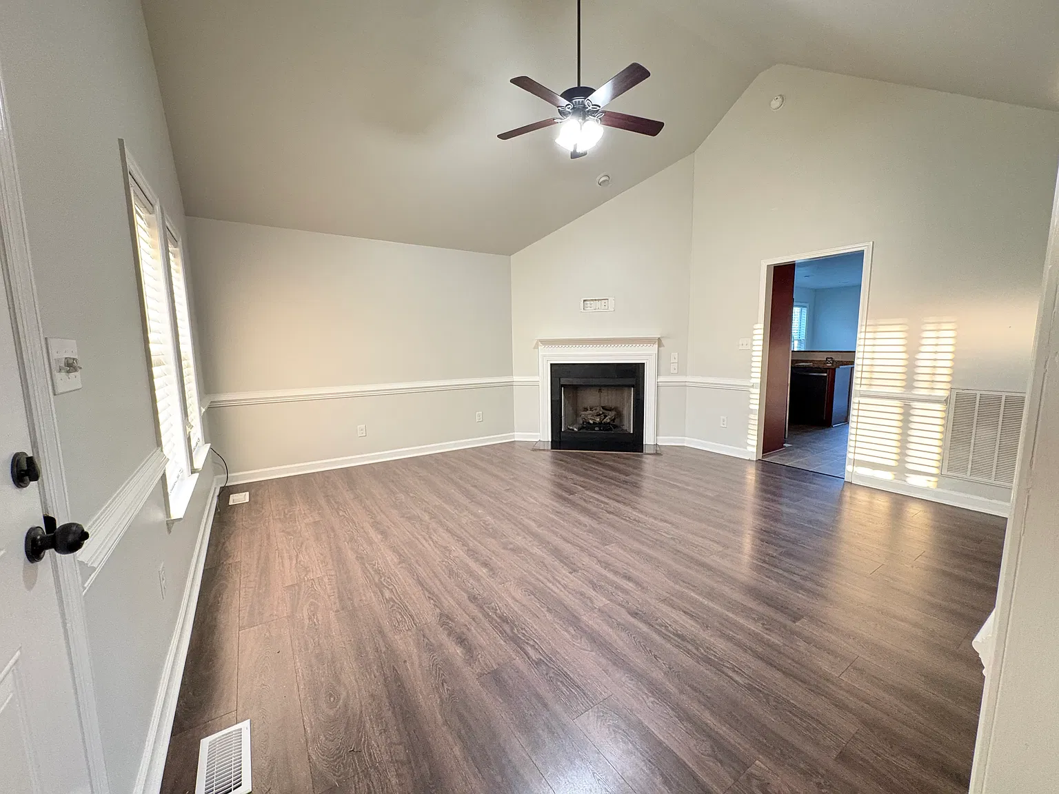 3 bed, 1378 sqft, $1,950 — Photo 2