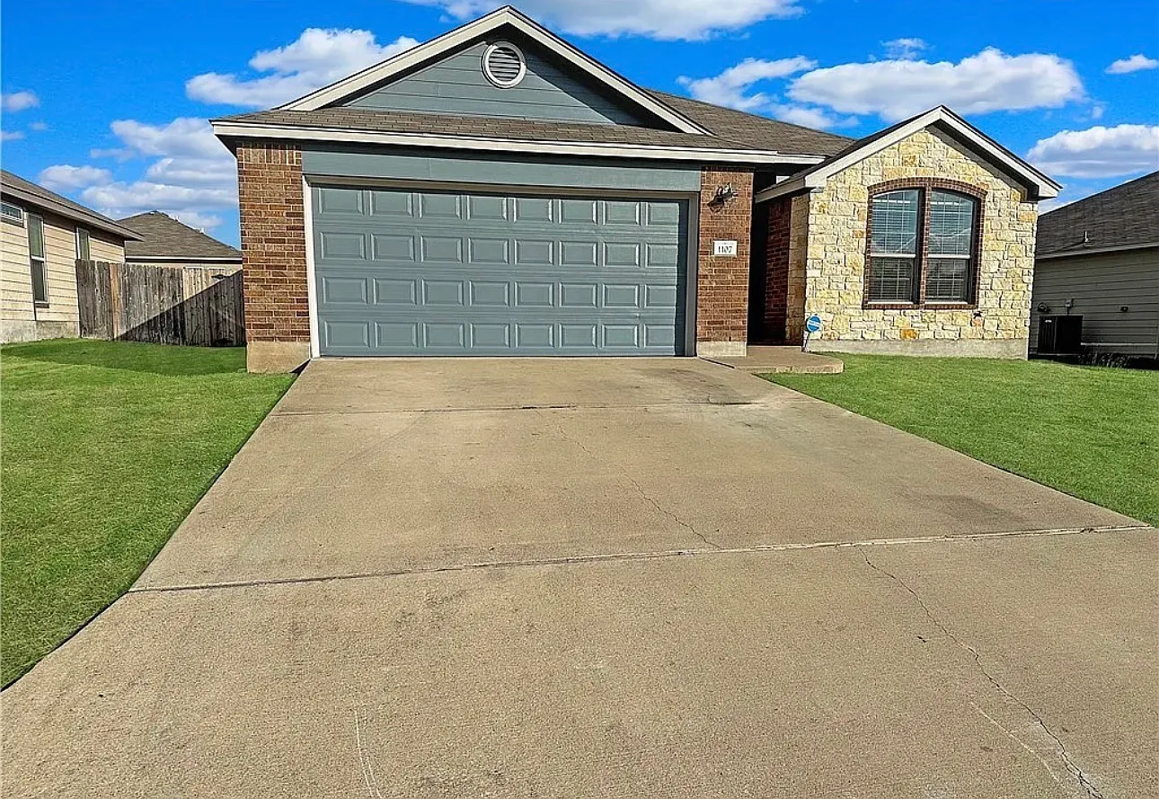 3 bed, 1376 sqft, $1,600 — Photo 2