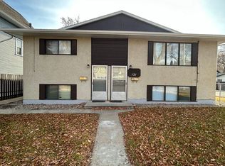 121 29th St W #4, Saskatoon, SK S7L 0L7