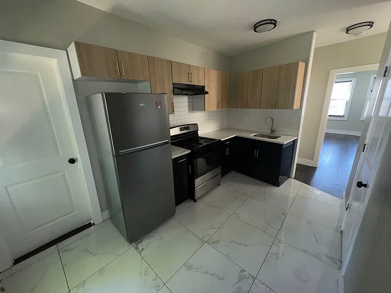 154 Sanford St #2L — Photo 2