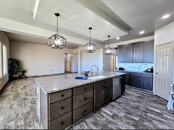 5th image of 1119 Sendero Dr