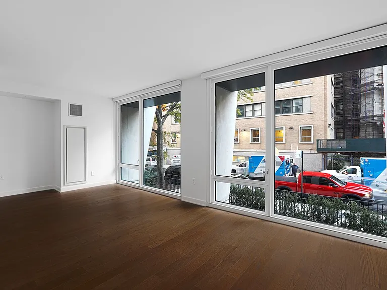 400 W 113th St #208 — Photo 1