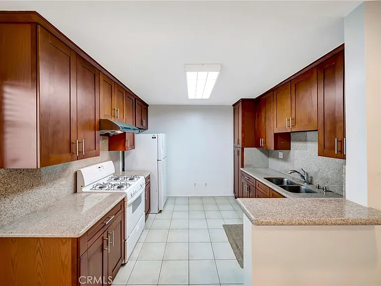 5315 Zelzah Ave #6 — Photo 9