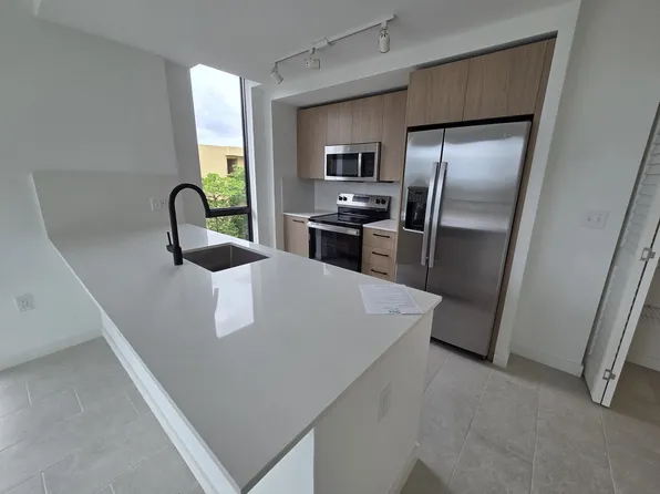2820 NW 17th St #C, Miami, FL 33125