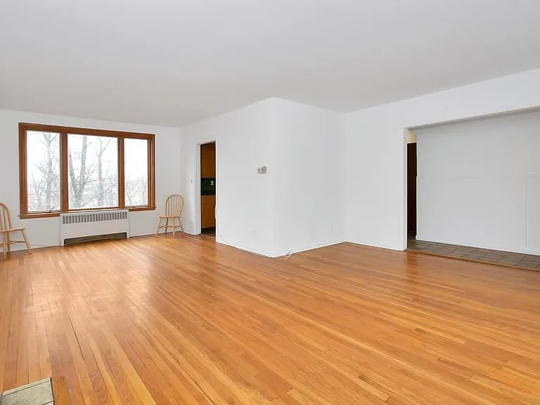 2730 Edgehill Ave — Photo 5