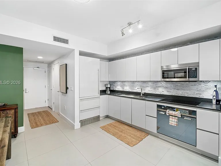 1010 Brickell Ave #2008 — Photo 4