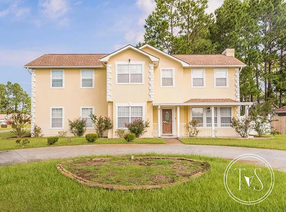 Building Photo - 1909 Stonehenge Dr
