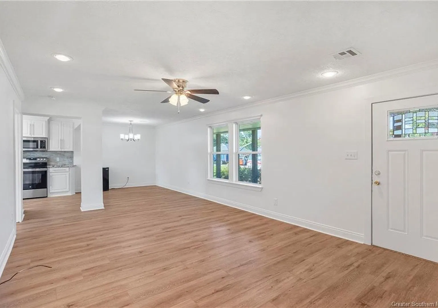 Beautifully Updated 4B/2B Home in Sulphur — Photo 2