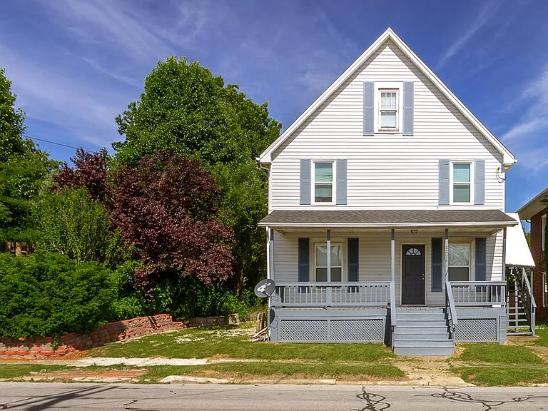 1378 Cherry Ave NE — Photo 1
