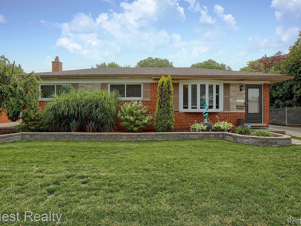 1st image of 27334 Crestwood Dr