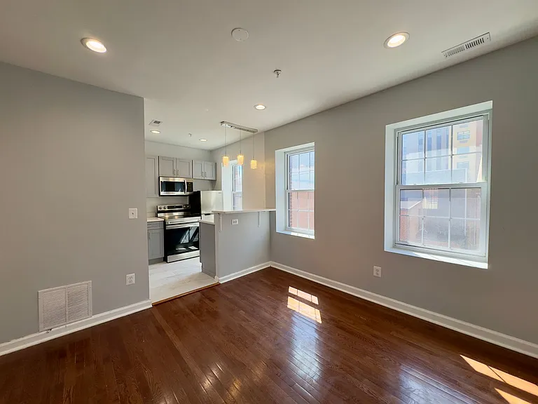 10 E Mulberry St — Photo 43