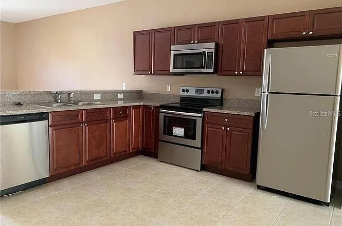 Your Family's Next Home Awaits Poinciana, FL Looking for a place with room to grow? — Photo 2