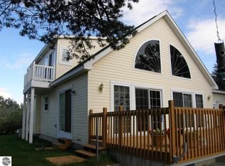 3843 Highland Dr, Beulah, MI 49617
