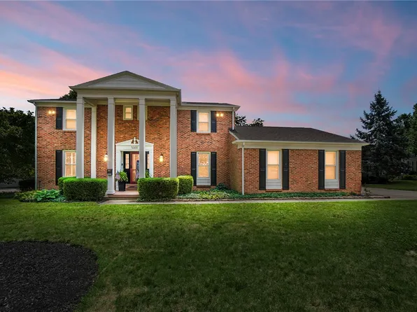 5000 Marilake Cir, Dayton, OH 45429