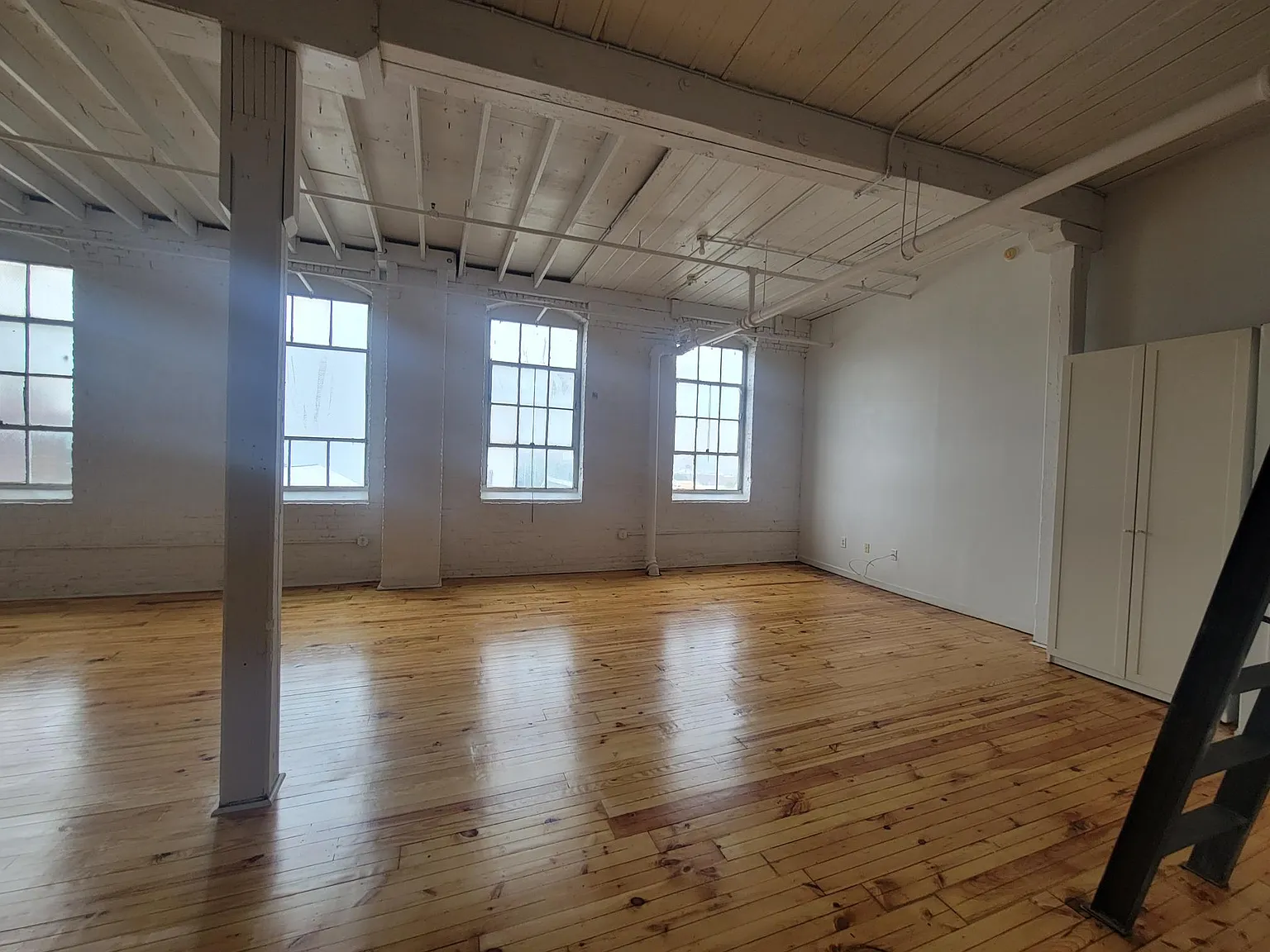 Studio, 919 sqft, $1,900 — Photo 3