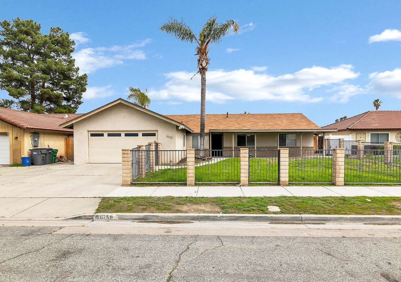 Single Story East Hemet 4 bed, 2 bath Home! — Photo 2